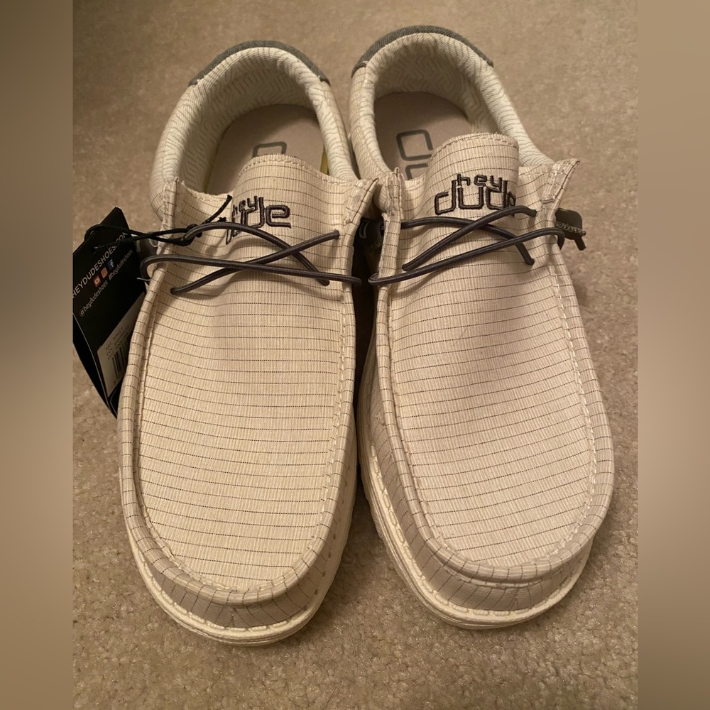 Men’s Hey Dudes, size 7